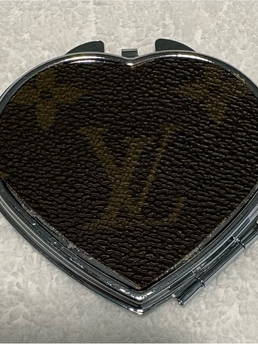 Heart-Shaped Compact Mirror
